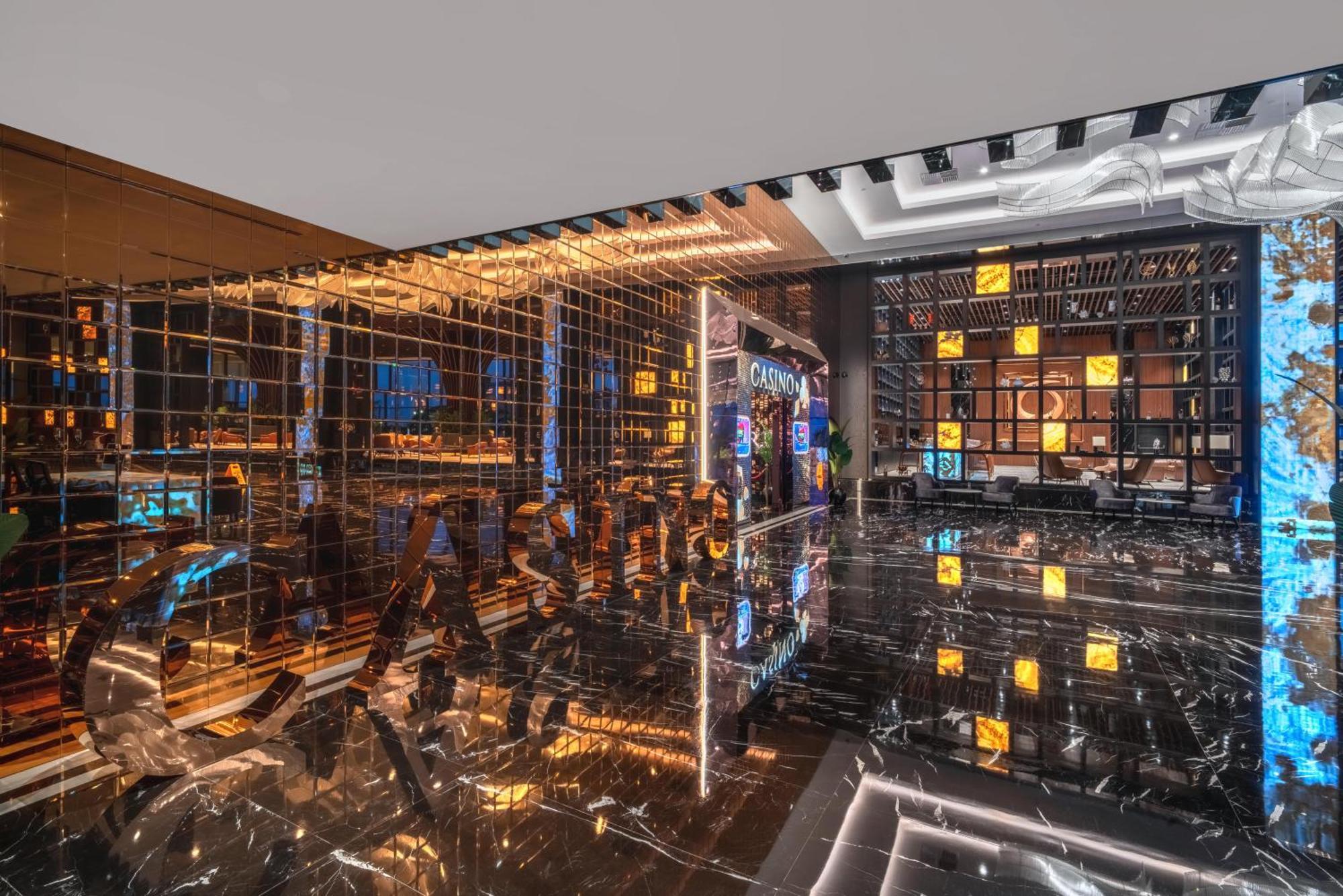 Grand Sapphire & Casino Otel